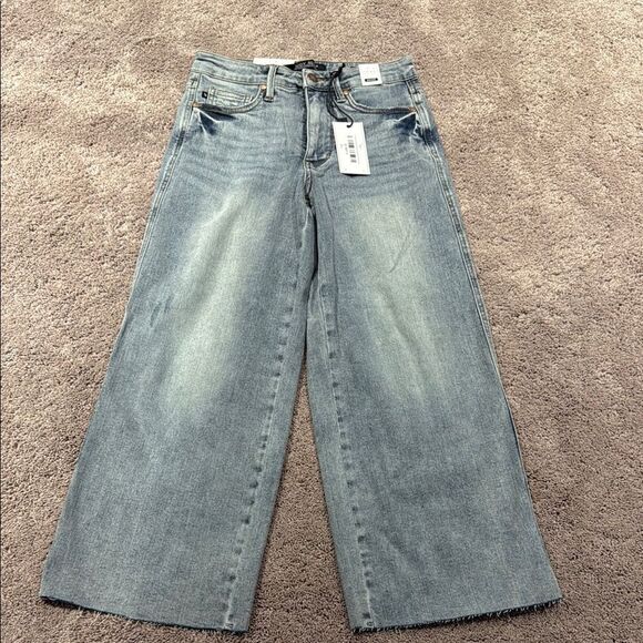 Judy Blue Denim - Judy blue! Tummy control mid rise wide leg crop with stretch!
3/26